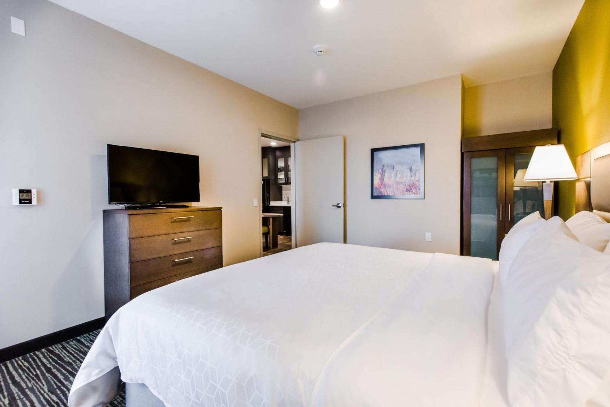 Candlewood Suites West Edmonton - Mall Area By Ihg Ngoại thất bức ảnh